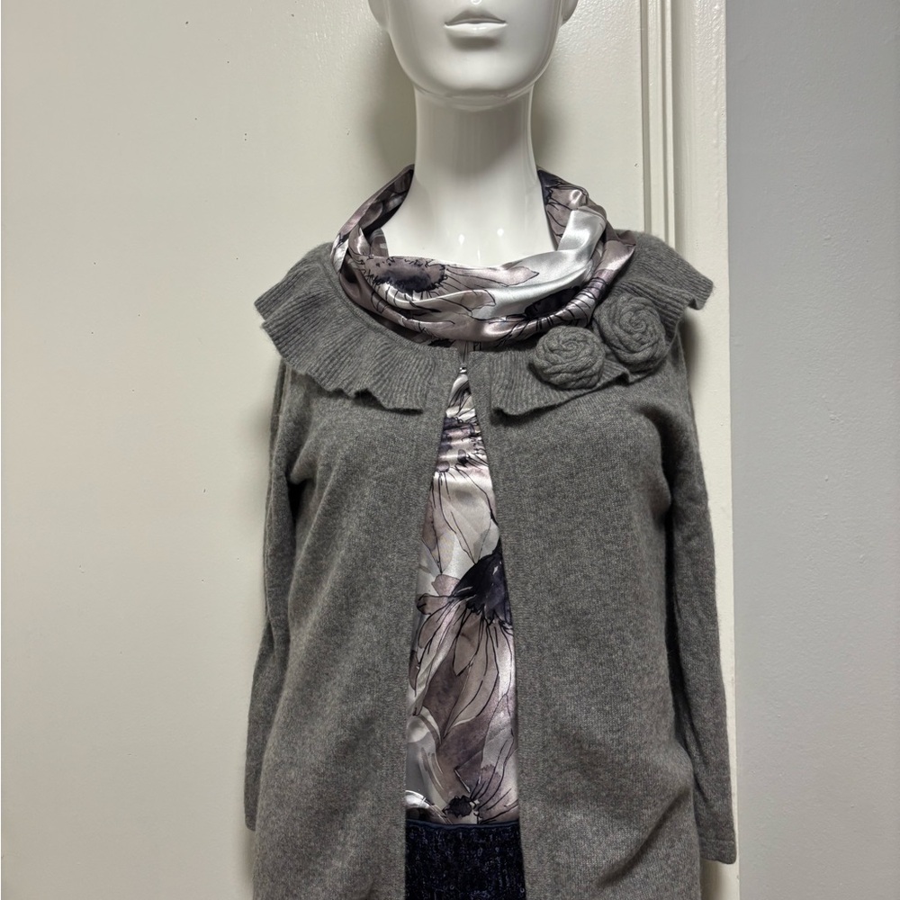 Gray Women's Sweater with Floral Accents cashmere